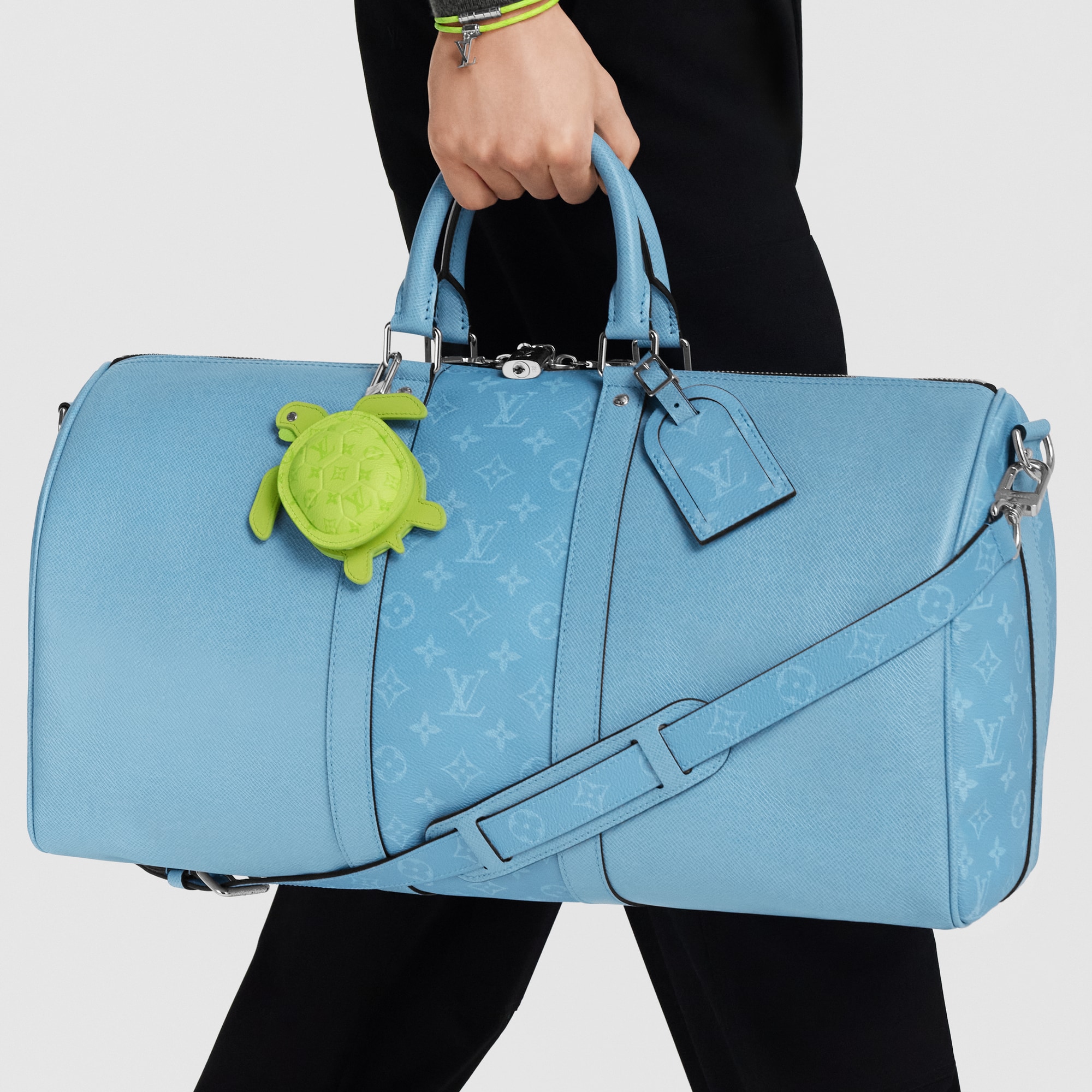Charm per borse LV Turtle Pouch S00 Uomo Accessori Portachiavi e Charms per Borse | LOUIS VUITTON (Zoom prodotto)