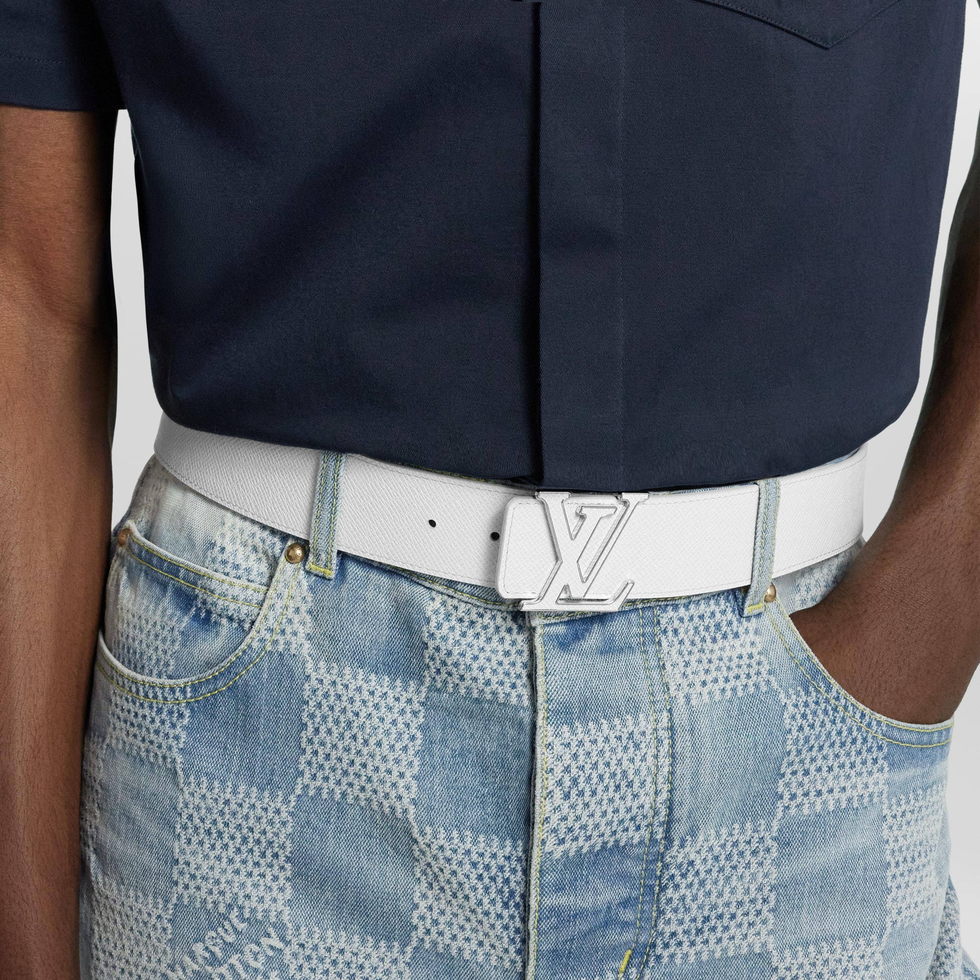Cintura LV Initiales 40 mm reversibile Taigarama Uomo Accessori Cinture | LOUIS VUITTON (Zoom prodotto)