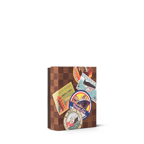 Cofanetto di Cartoline, Etichette Nave da Crociera Bauli, Viaggio e Casa Libri Libri dalla copertina rigida | LOUIS VUITTON (Zoom prodotto)