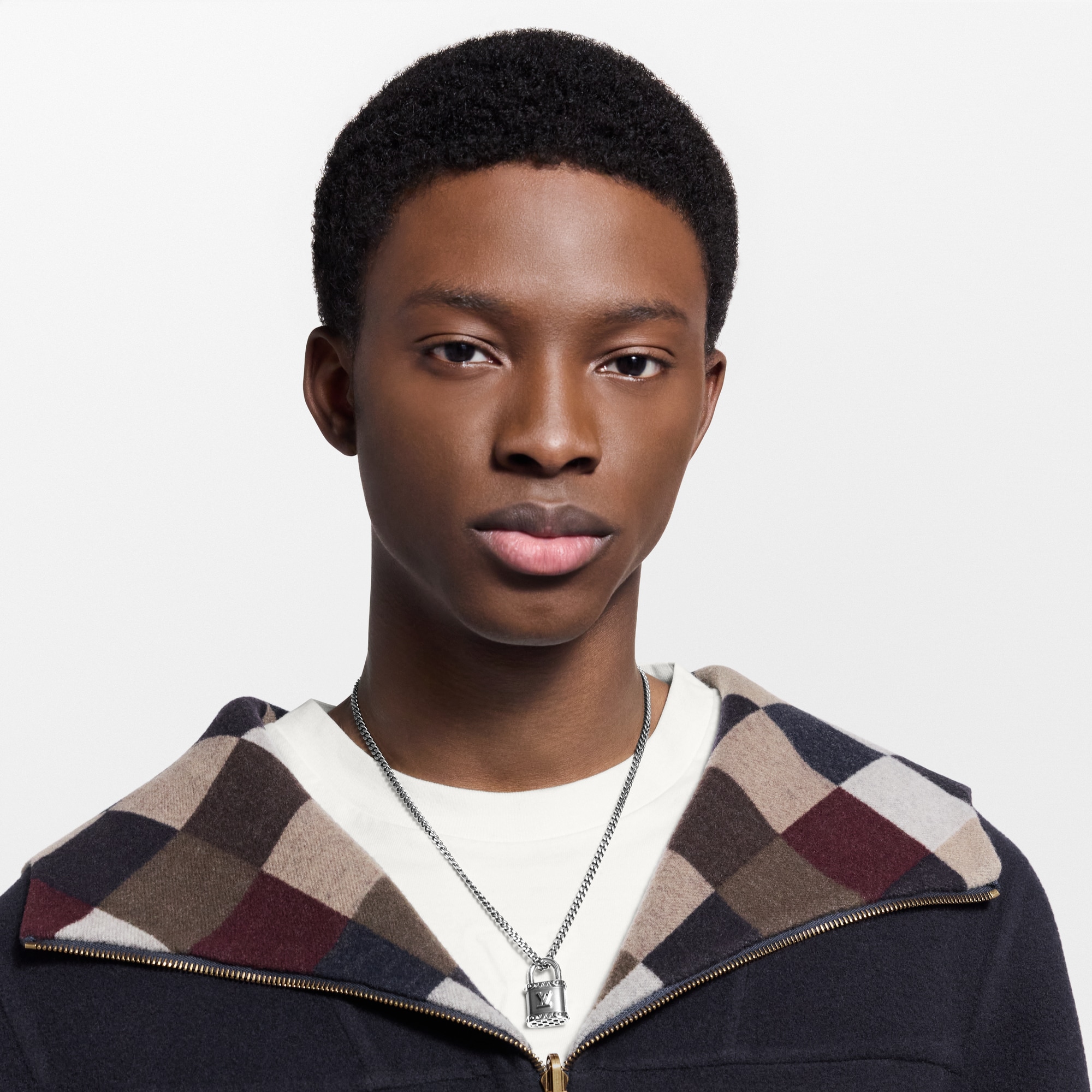 Collana LV Lock S00 Uomo Fashion Bijoux Collane e pendenti | LOUIS VUITTON (Zoom prodotto)