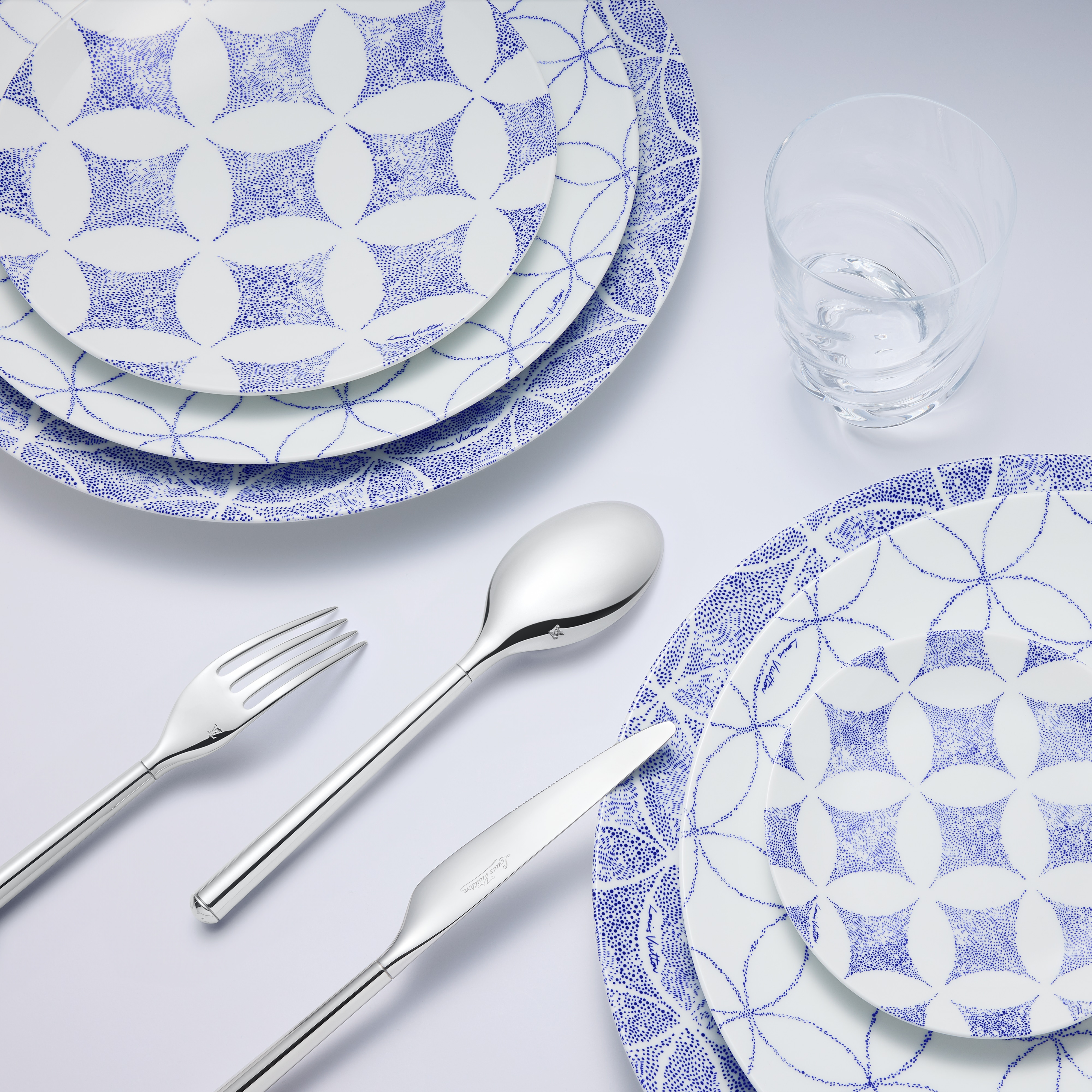 Constellation Set of 2 Dinner Plates  Les Extraordinaires Objets Nomades Elementi Decorativi | LOUIS VUITTON (Zoom prodotto)