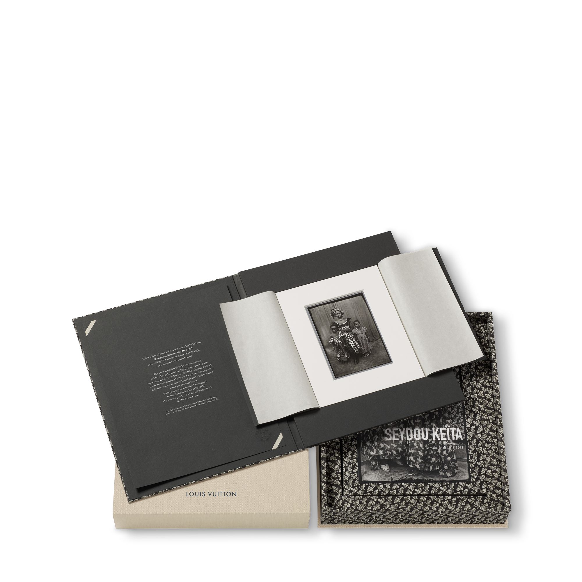 Edizione per collezionisti del libro di Seydou Keïta  Bauli, Viaggio e Casa Libri Libri dalla copertina rigida | LOUIS VUITTON (Zoom prodotto)