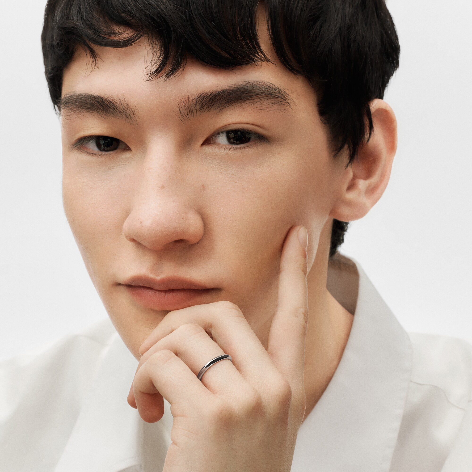 Fede nuziale LV Diamonds 2,5 mm, platino  Gioielli Categorie Wedding Bands | LOUIS VUITTON (Zoom prodotto)