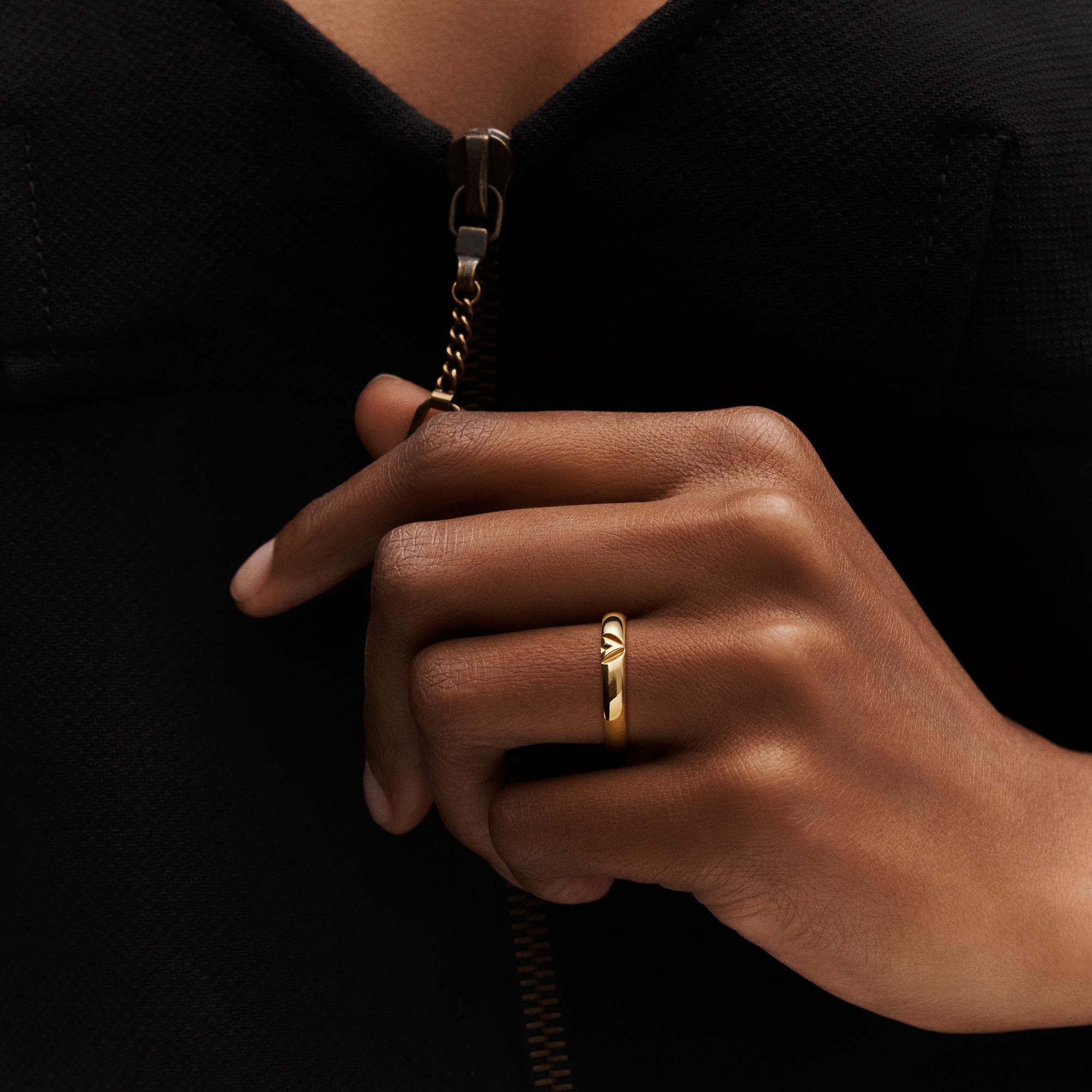 Fede nuziale LV Volt Multi, oro giallo  Gioielli Categorie Tutta la Gioielleria | LOUIS VUITTON (Zoom prodotto)