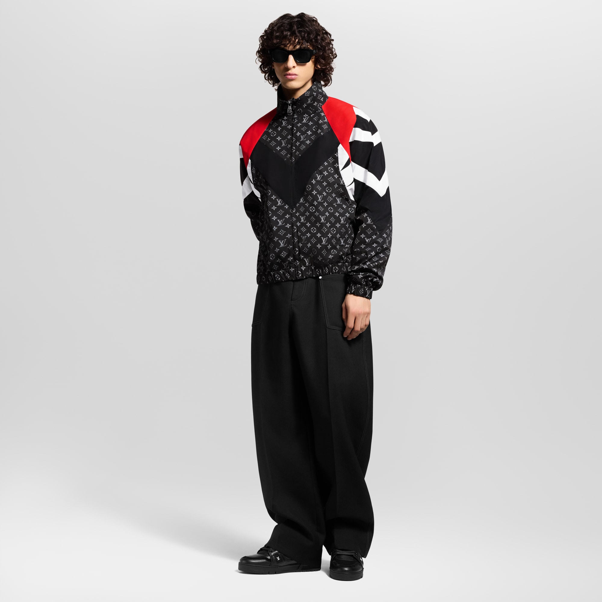 Felpa sportiva in nylon con motivo Monogram stampato  Uomo Abbigliamento Capispalla e Cappotti | LOUIS VUITTON (Zoom prodotto)