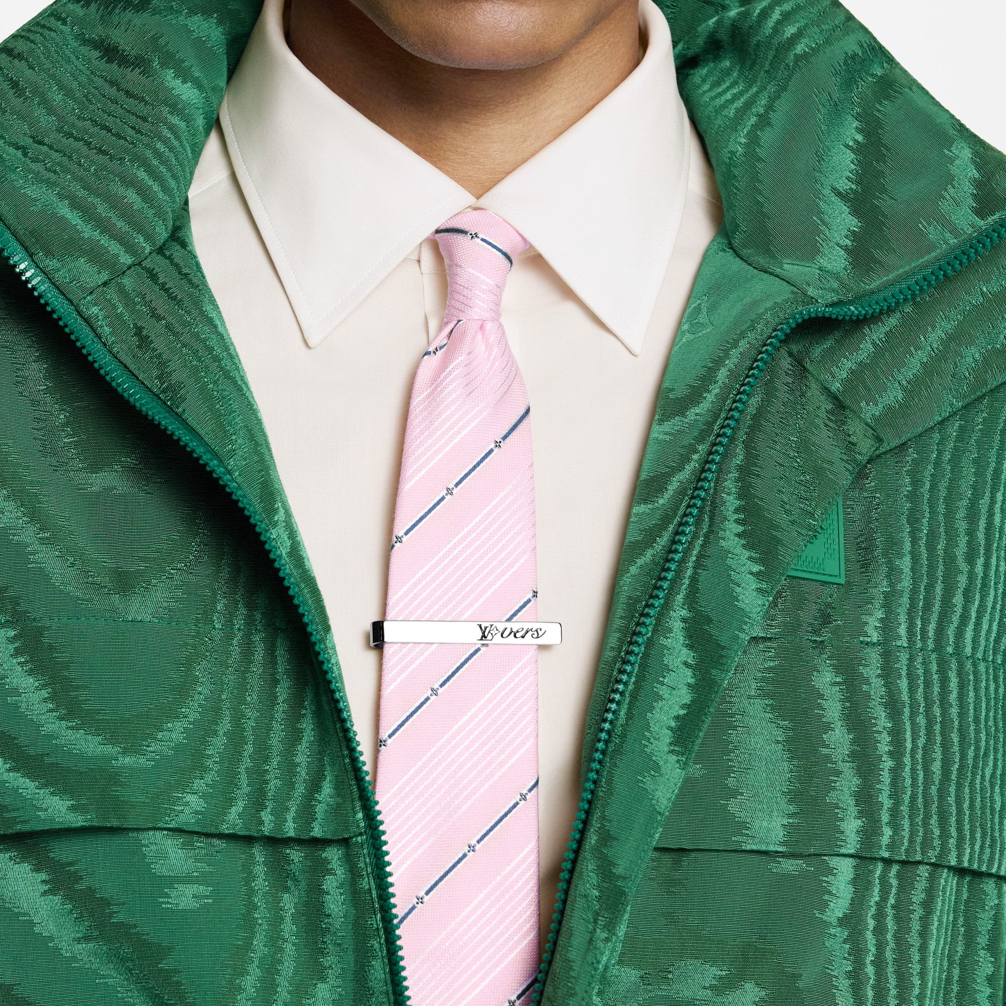 Fermacravatta LV Vers S00 Uomo Accessori Cravatte e Fazzoletti da Taschino | LOUIS VUITTON (Zoom prodotto)
