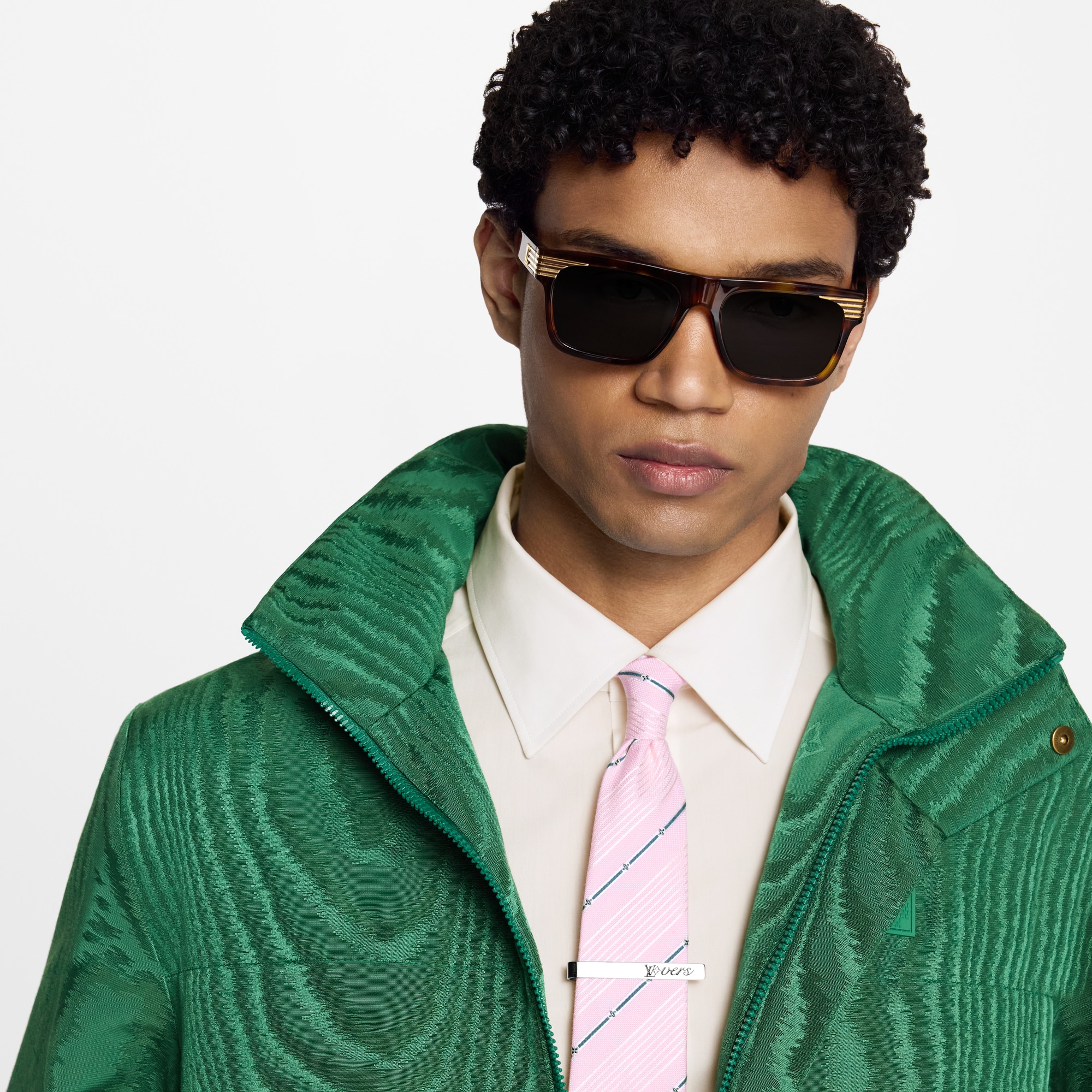 Fermacravatta LV Vers S00 Uomo Accessori Cravatte e Fazzoletti da Taschino | LOUIS VUITTON (Zoom prodotto)