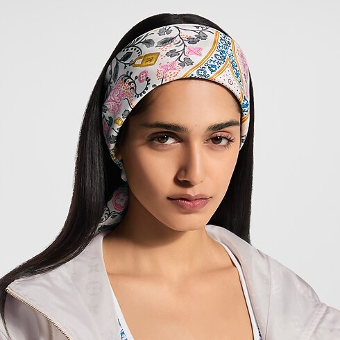 Foulard Summer Garden 90 cropped worn view