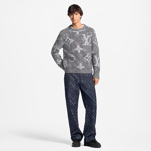 Girocollo a maniche lunghe con motivo Monogram worn view