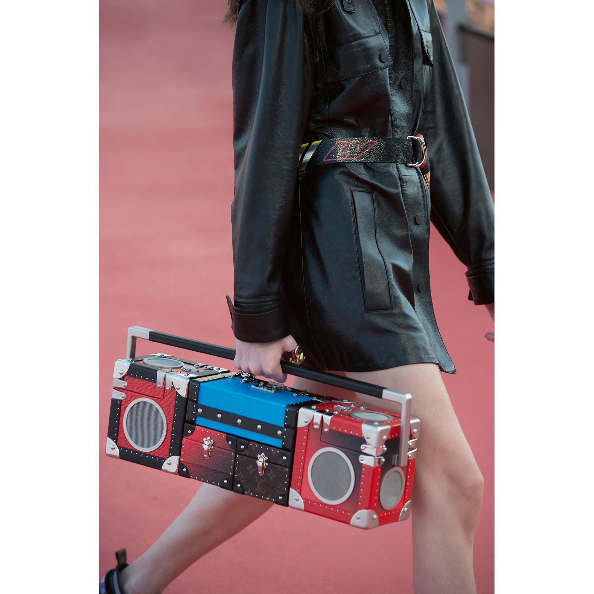 Louis Vuitton Catwalk  Bauli, Viaggio e Casa Libri Libri dalla copertina rigida | LOUIS VUITTON (Zoom prodotto)
