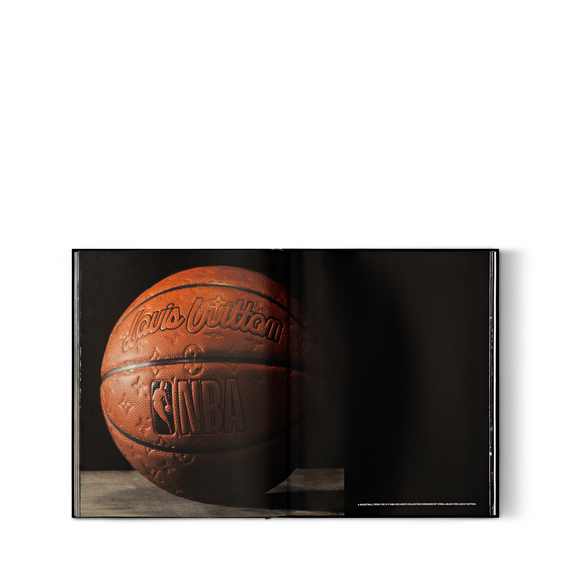 Louis Vuitton Trophies  Bauli, Viaggio e Casa Libri Libri dalla copertina rigida | LOUIS VUITTON (Zoom prodotto)