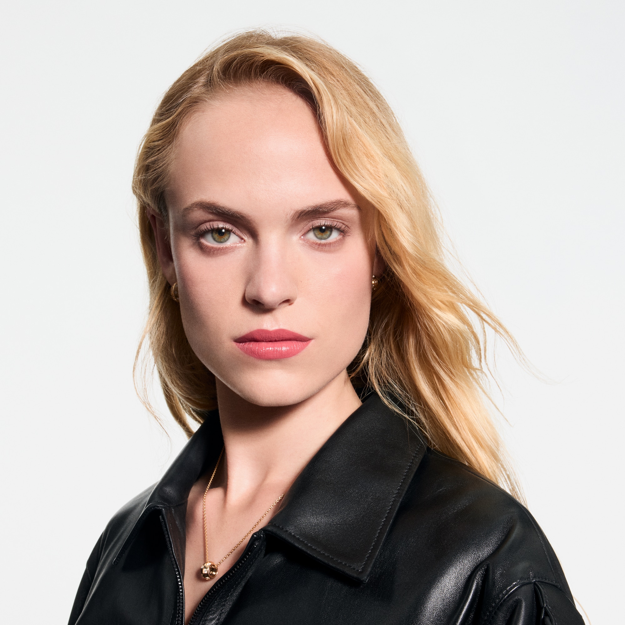 LV Rouge - Ricarica rossetto satinato   Profumi e Beauty Labbra } | LOUIS VUITTON (Zoom prodotto)