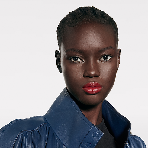 LV Rouge - Ricarica rossetto satinato Profumi e Beauty Labbra } | LOUIS VUITTON (Zoom prodotto)