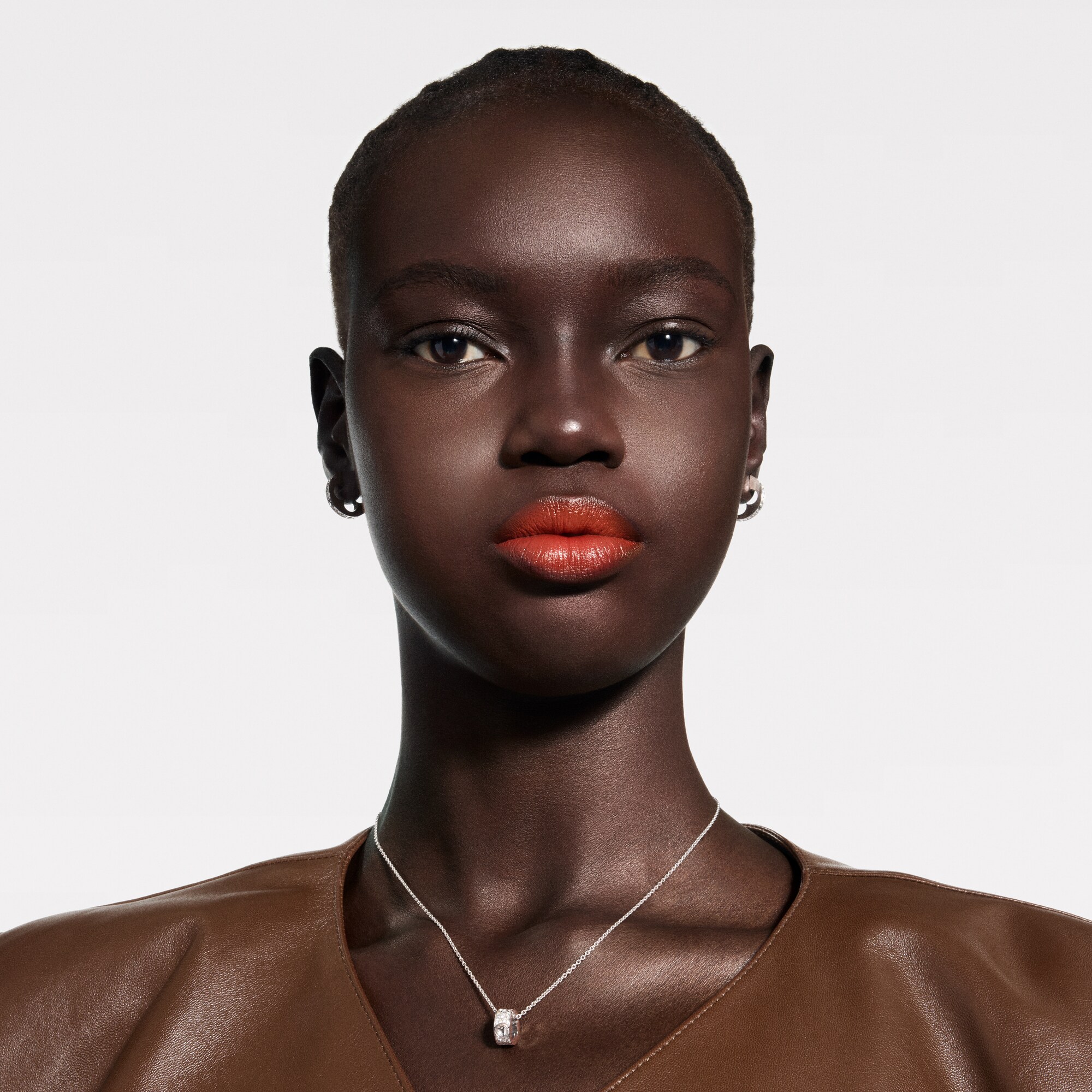 LV Rouge - Ricarica rossetto satinato   Profumi e Beauty Labbra } | LOUIS VUITTON (Zoom prodotto)