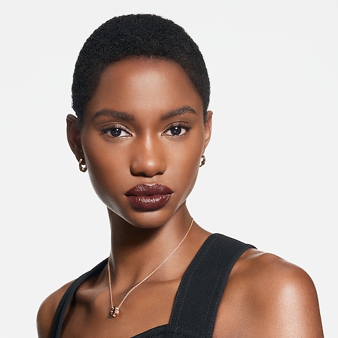 LV Rouge - Rossetto satinato Profumi e Beauty Labbra } | LOUIS VUITTON (Zoom prodotto)