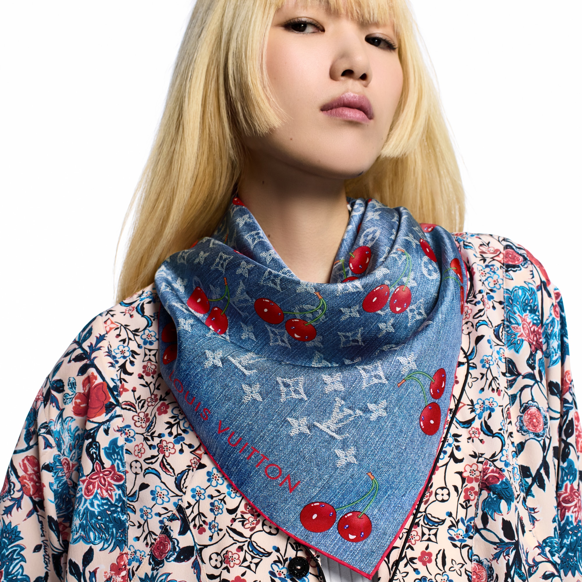 LV x TM Foulard Denim Cerise 90 S00 Donna Accessori Foulard in seta e Bandeaux | LOUIS VUITTON (Zoom prodotto)