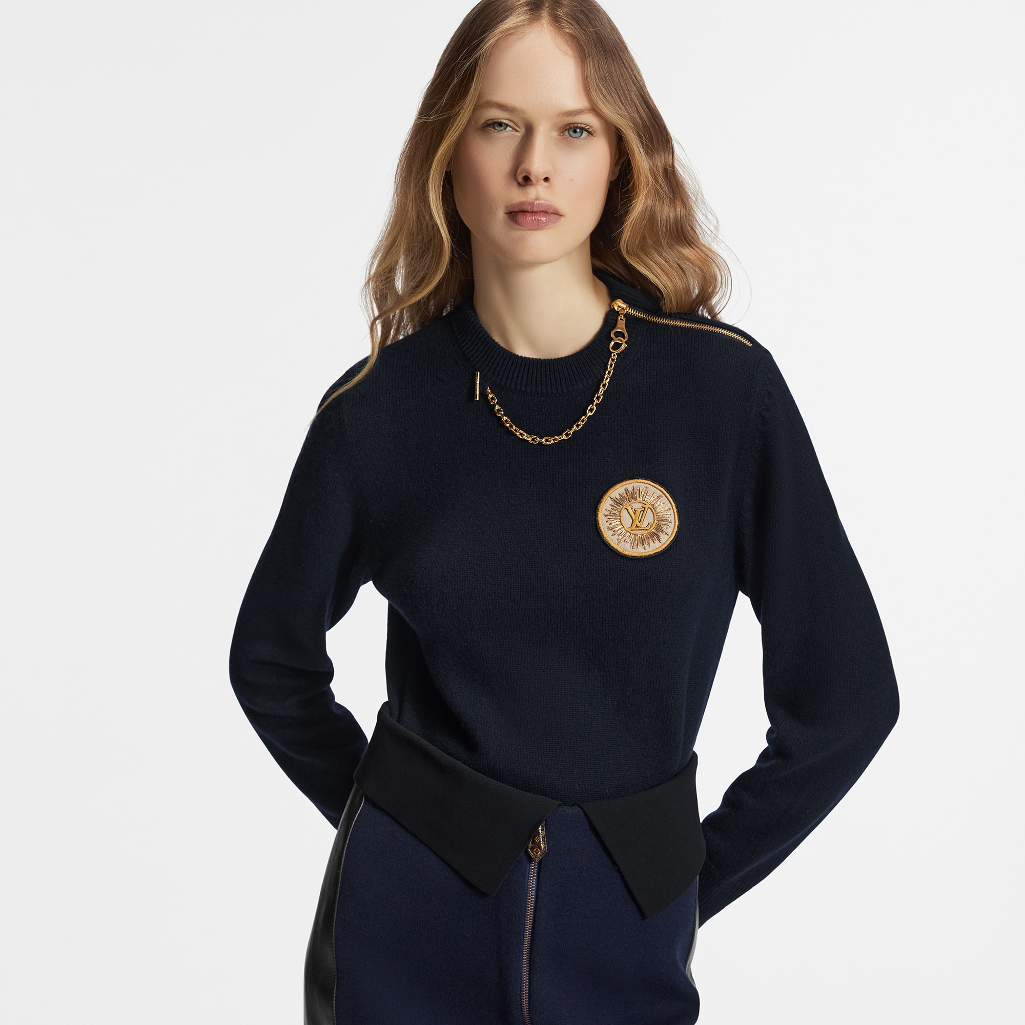 Maglione con applicazione e catenella  Donna Abbigliamento Maglieria | LOUIS VUITTON (Zoom prodotto)