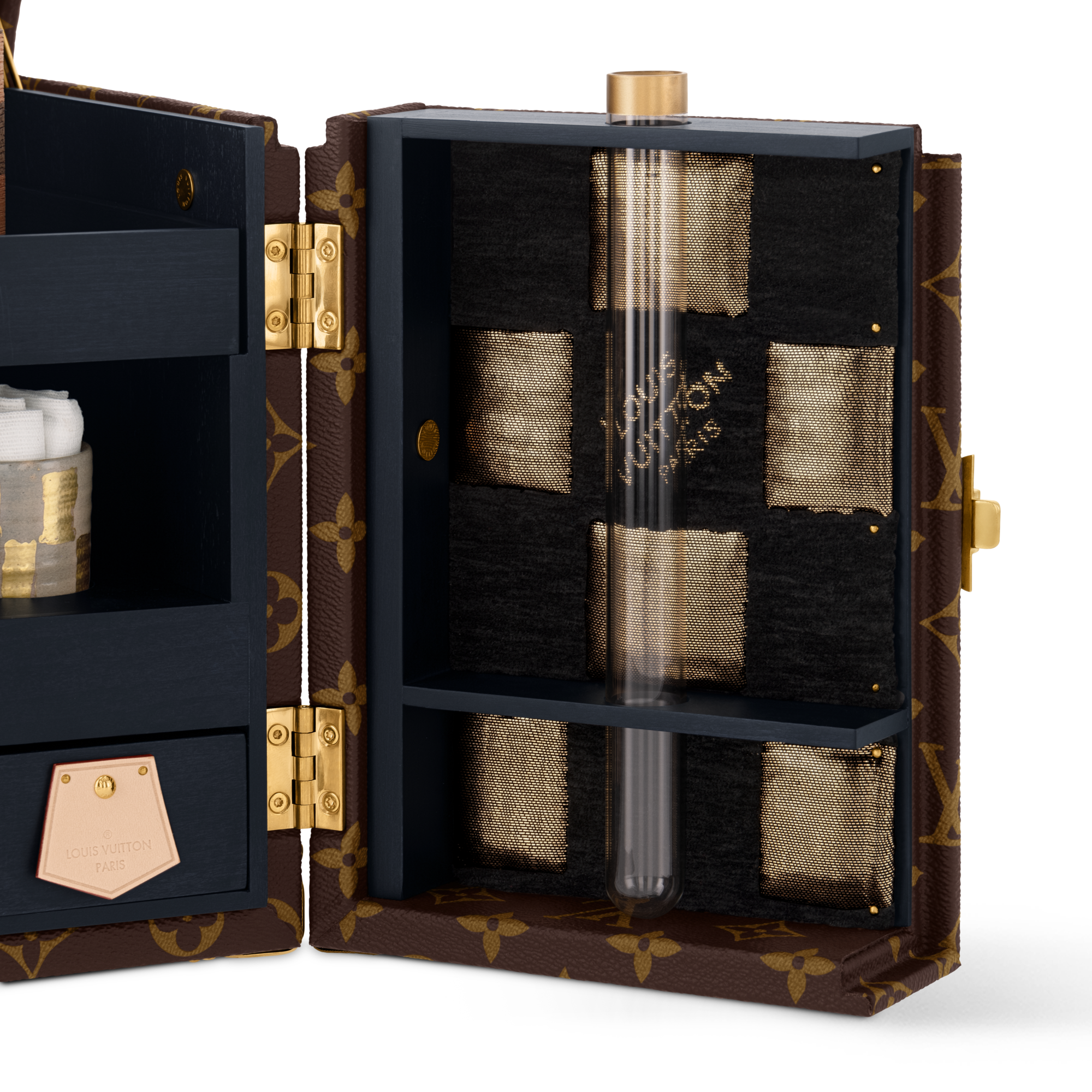 Malle Cérémonie Matcha Tela Monogram Bauli, Viaggio e Casa Bauli e Contenitori Bauli Eccezionali | LOUIS VUITTON (Zoom prodotto)