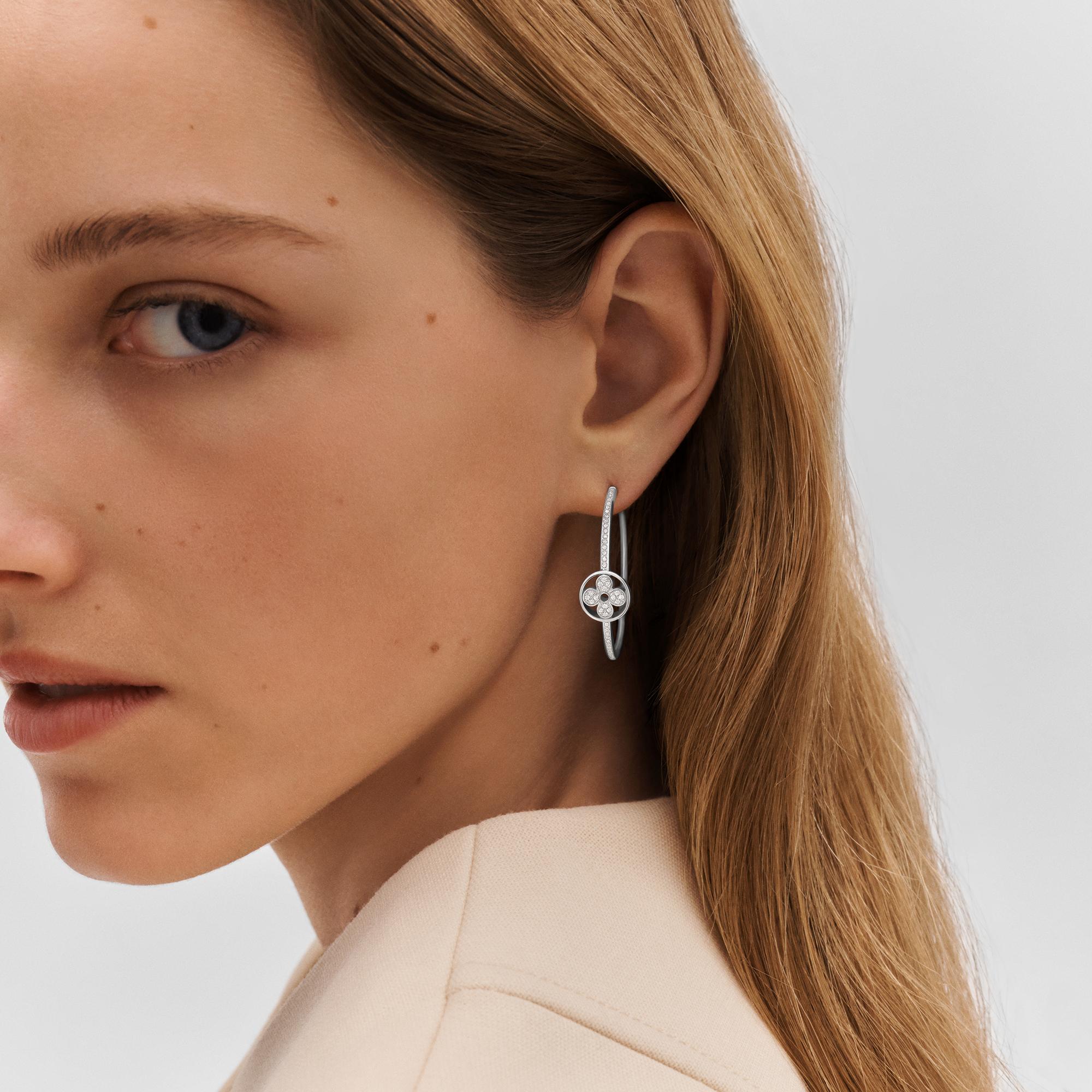 Orecchini a cerchio Idylle Blossom, oro bianco e diamanti  Gioielli Categorie Tutta la Gioielleria | LOUIS VUITTON (Zoom prodotto)