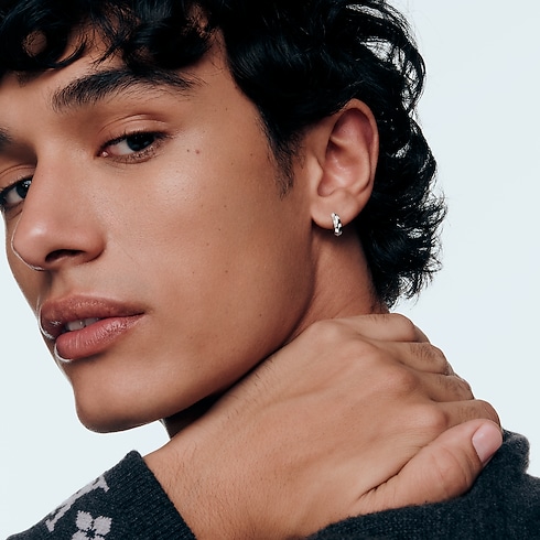 Orecchini a cerchio piccoli Le Damier de Louis Vuitton, oro bianco e diamanti Gioielli Categorie Orecchini | LOUIS VUITTON (Zoom prodotto)