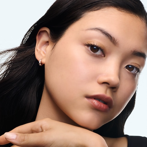 Orecchini a cerchio piccoli Le Damier de Louis Vuitton, oro rosa e diamanti Gioielli Categorie Orecchini | LOUIS VUITTON (Zoom prodotto)