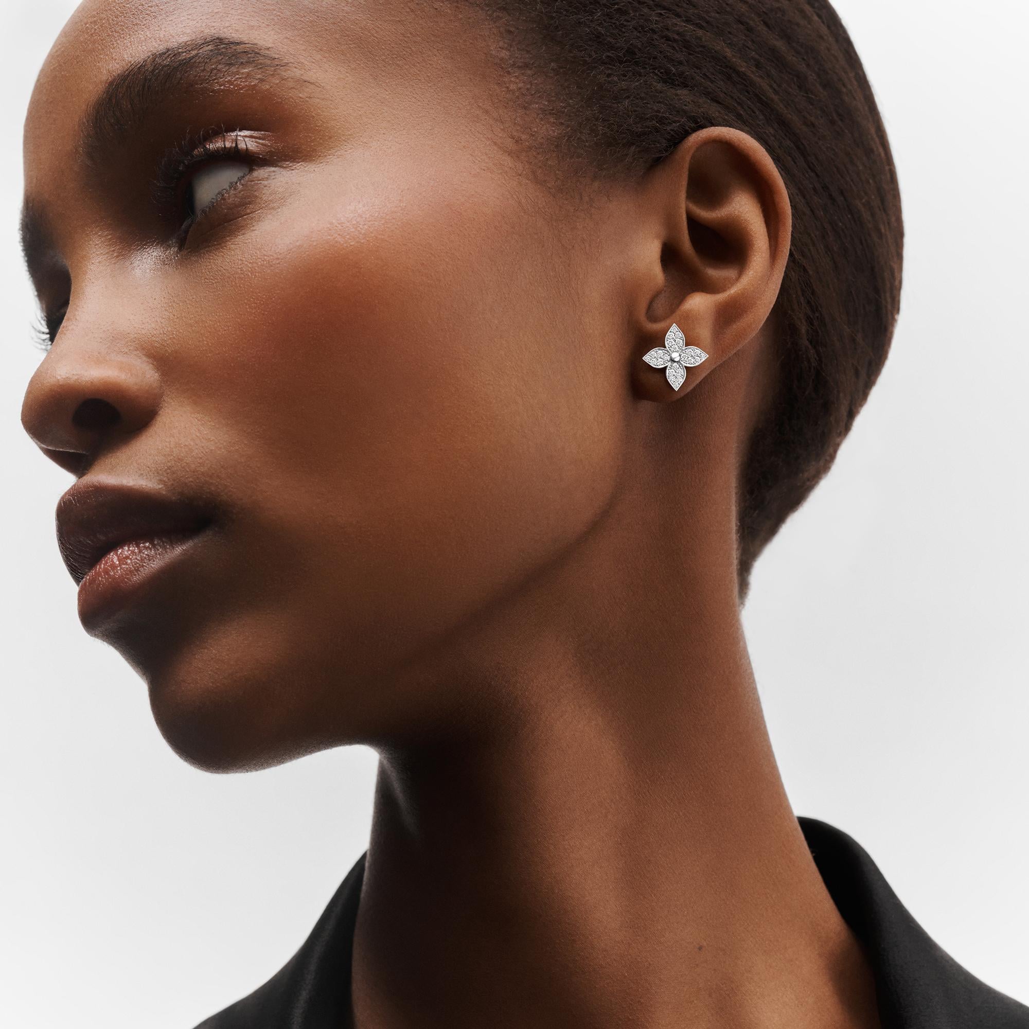 Orecchino a bottone Idylle Blossom, oro bianco e diamanti - pezzo singolo  Gioielli Categorie Orecchini | LOUIS VUITTON (Zoom prodotto)