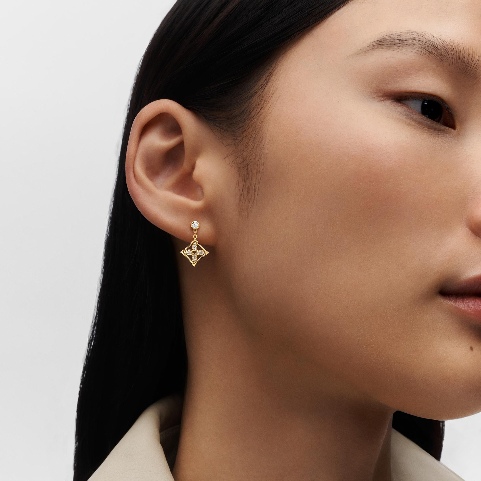 Orecchino a bottone Idylle Blossom, oro giallo e diamanti - pezzo singolo  Gioielli Categorie Orecchini | LOUIS VUITTON (Zoom prodotto)