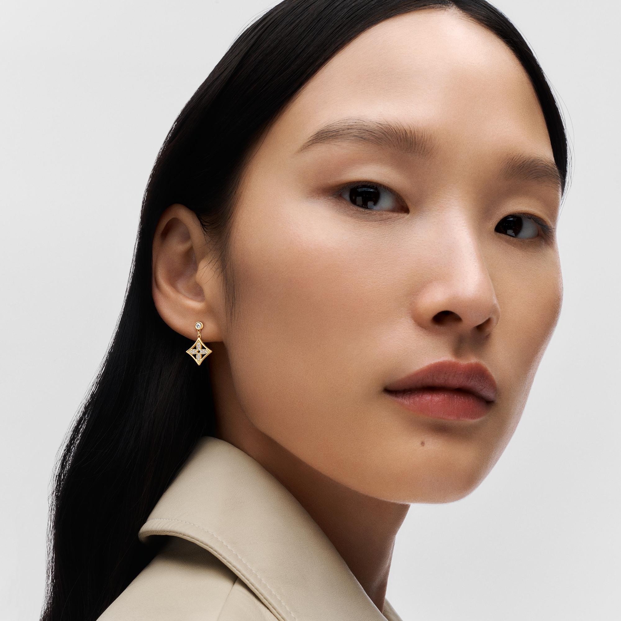 Orecchino a bottone Idylle Blossom, oro giallo e diamanti - pezzo singolo  Gioielli Categorie Orecchini | LOUIS VUITTON (Zoom prodotto)