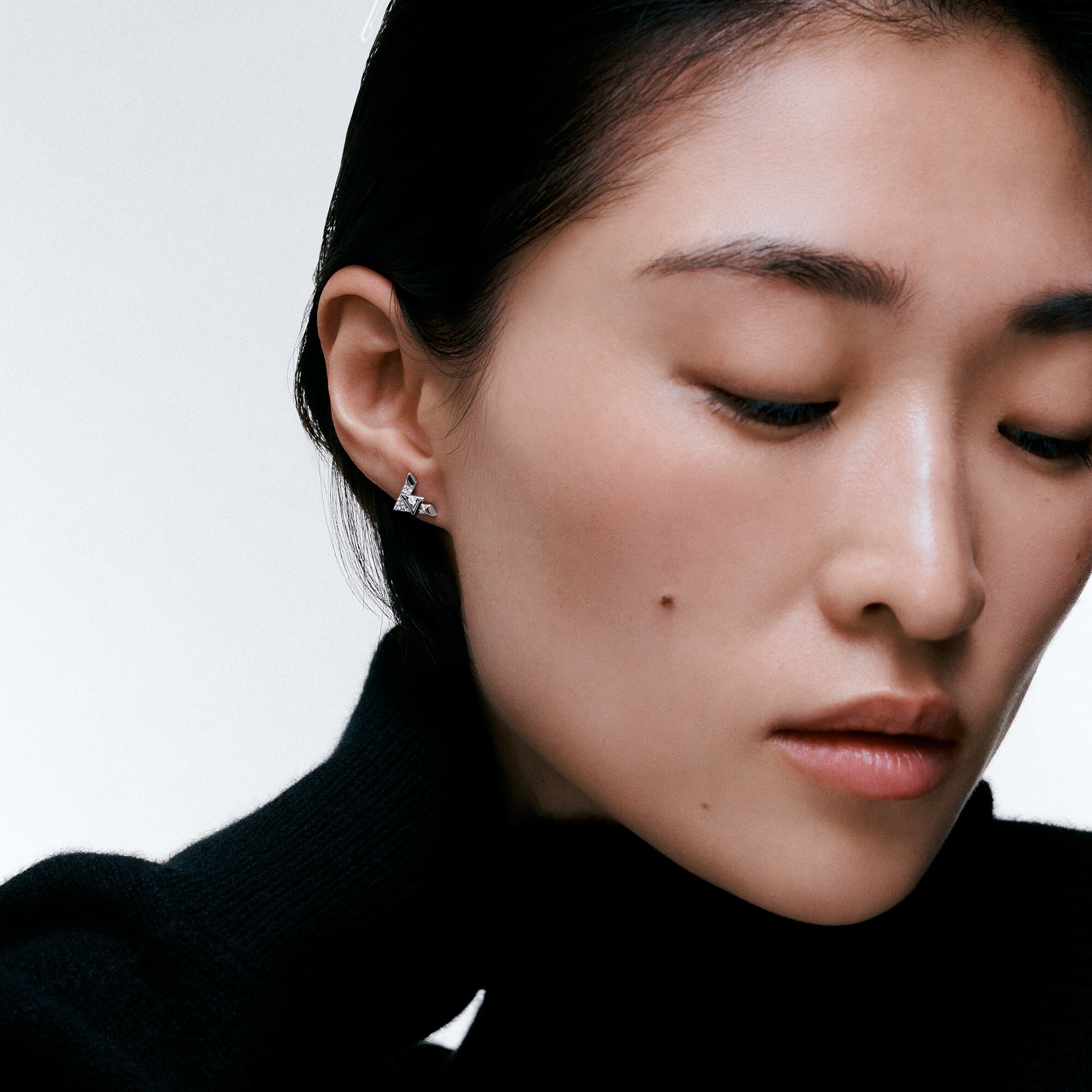 Orecchino a bottone LV Volt One  Gioielli Categorie Orecchini | LOUIS VUITTON (Zoom prodotto)