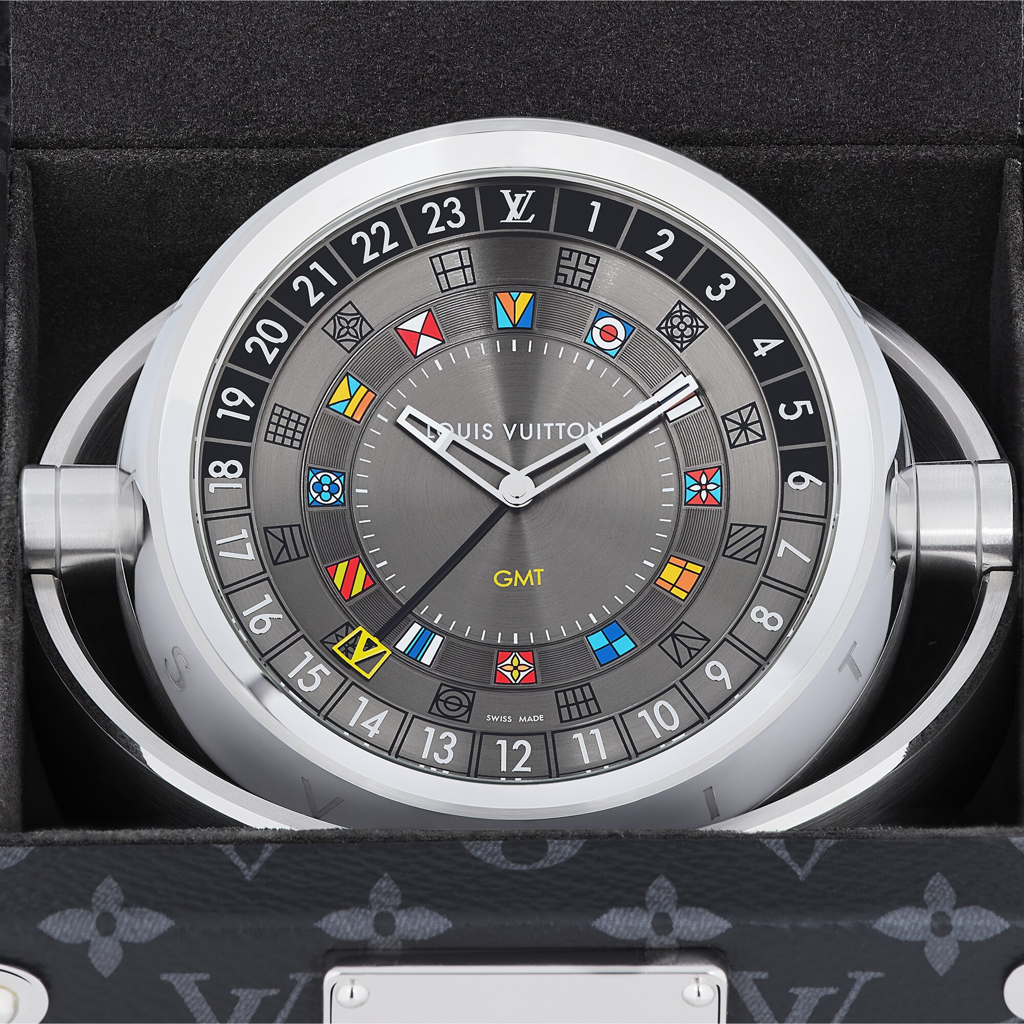 Orologio da tavolo Trunk, al quarzo, 80 mm, acciaio, tela Monogram Eclipse  Orologi Tutti gli orologi } | LOUIS VUITTON (Zoom prodotto)