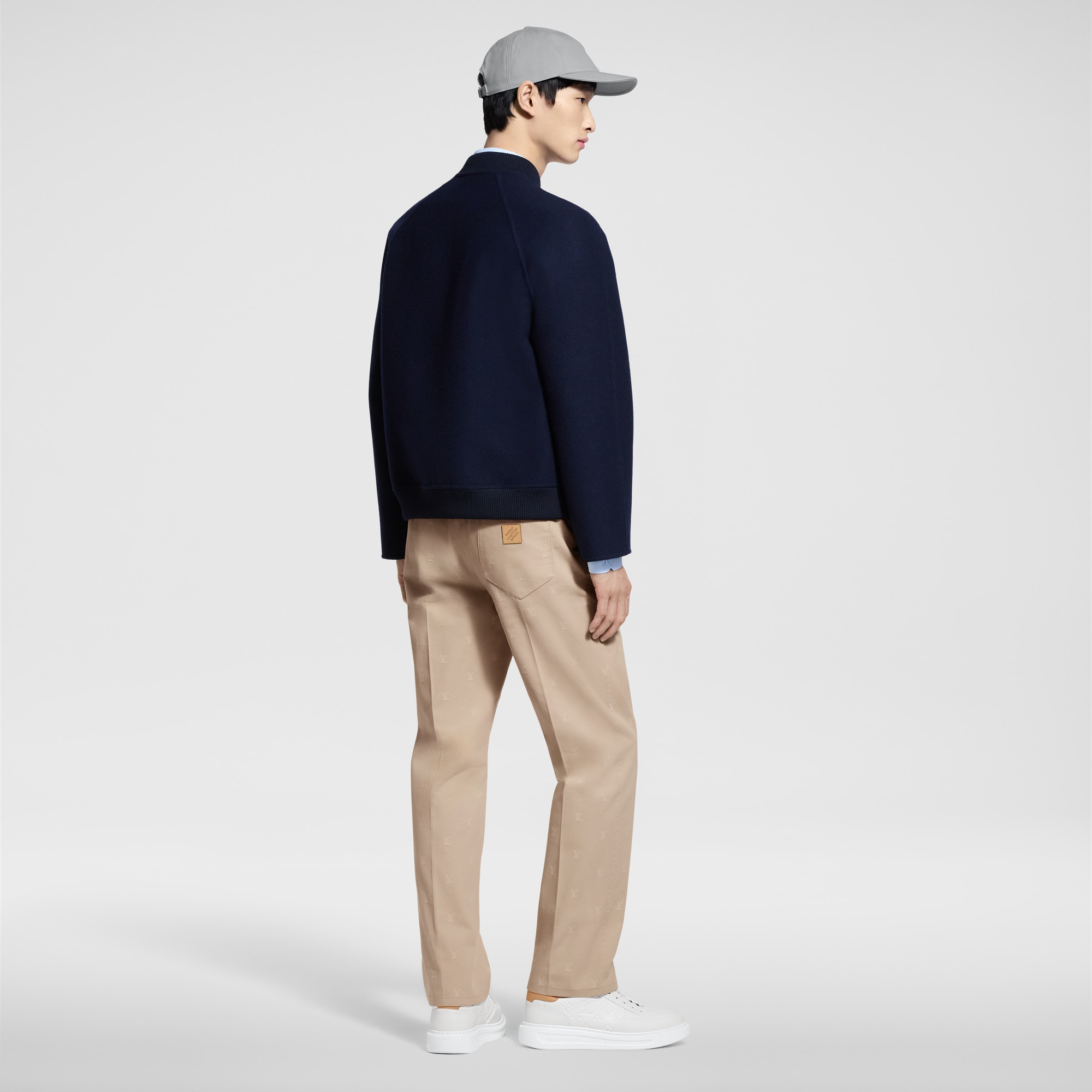 Pantaloni chino in cotone con firme LV Blason in trama jacquard  Uomo Abbigliamento Pantaloni | LOUIS VUITTON (Zoom prodotto)