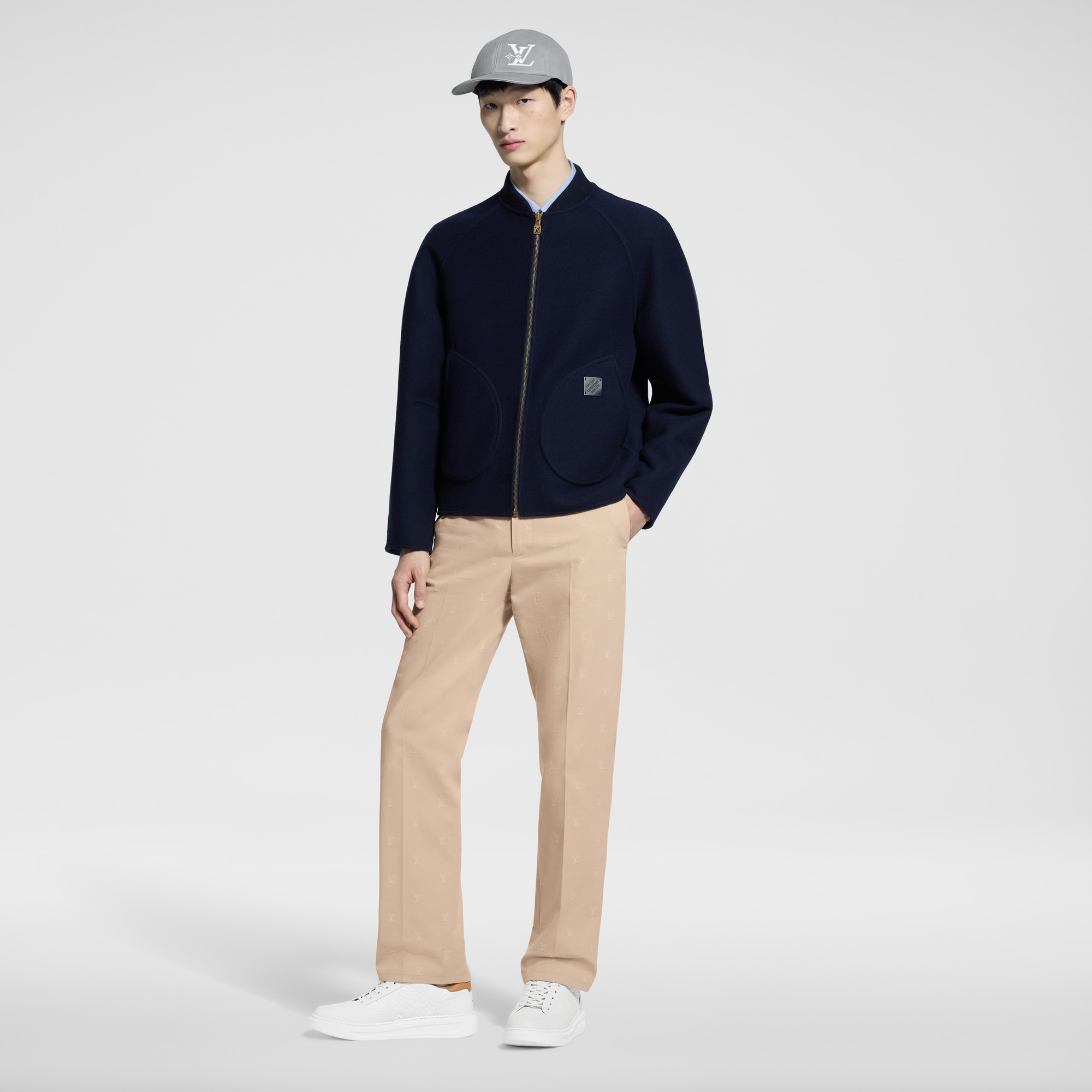 Pantaloni chino in cotone con firme LV Blason in trama jacquard  Uomo Abbigliamento Pantaloni | LOUIS VUITTON (Zoom prodotto)