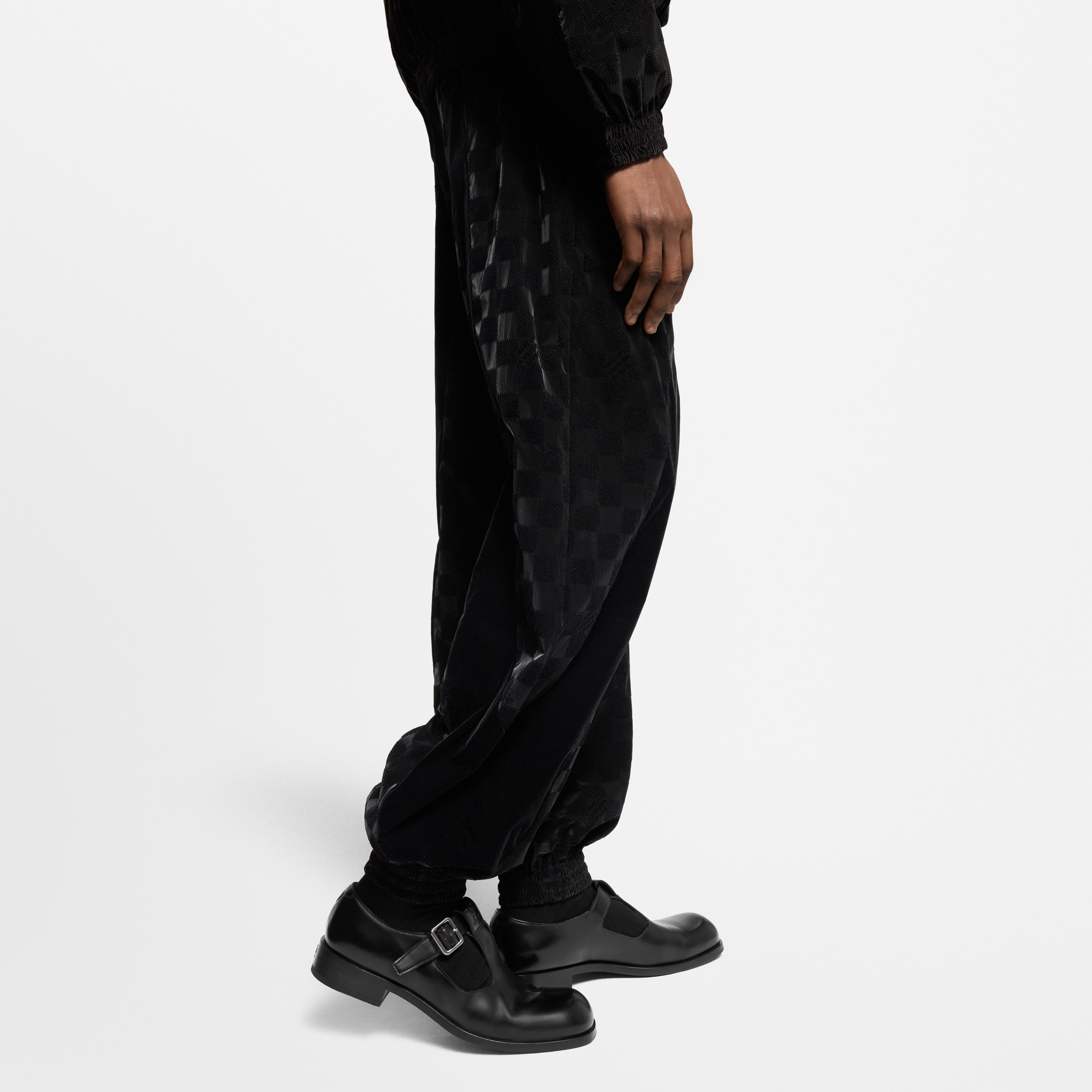 Pantaloni sportivi in tessuto tecnico con motivo Damier floccato  Uomo Abbigliamento Pantaloni | LOUIS VUITTON (Zoom prodotto)