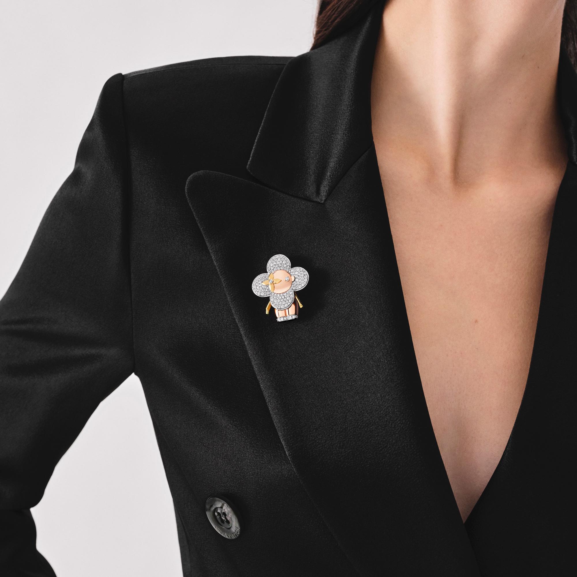 Pendente grande Vivienne in oro giallo, bianco e rosa con pavé di diamanti  Gioielli Categorie Collane e Ciondoli | LOUIS VUITTON (Zoom prodotto)