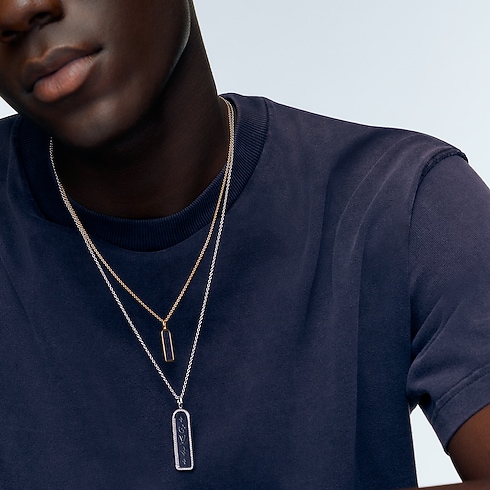 Pendente Les Gastons Vuitton Tag, oro giallo e titanio Les Extraordinaires Gioielli Collane e Ciondoli | LOUIS VUITTON (Zoom prodotto)