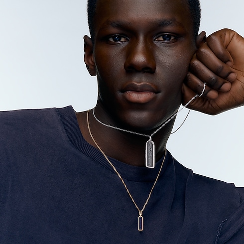 Pendente Les Gastons Vuitton Tag, oro giallo e titanio Les Extraordinaires Gioielli Collane e Ciondoli | LOUIS VUITTON (Zoom prodotto)