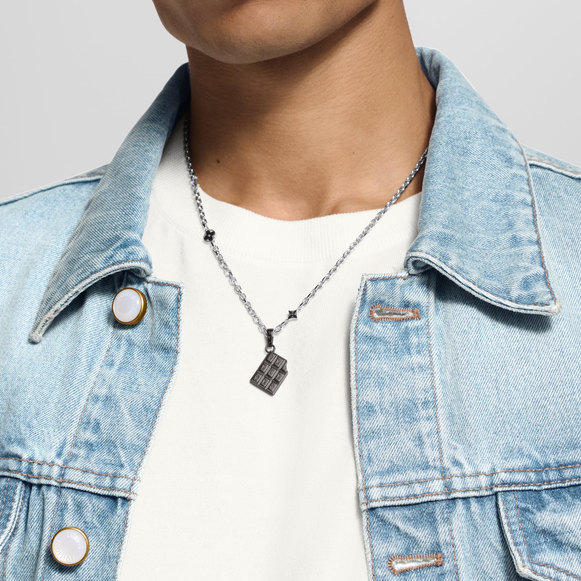 Pendente LV Chocolate Bar S00 Uomo Fashion Bijoux Tutta la Gioielleria | LOUIS VUITTON (Zoom prodotto)