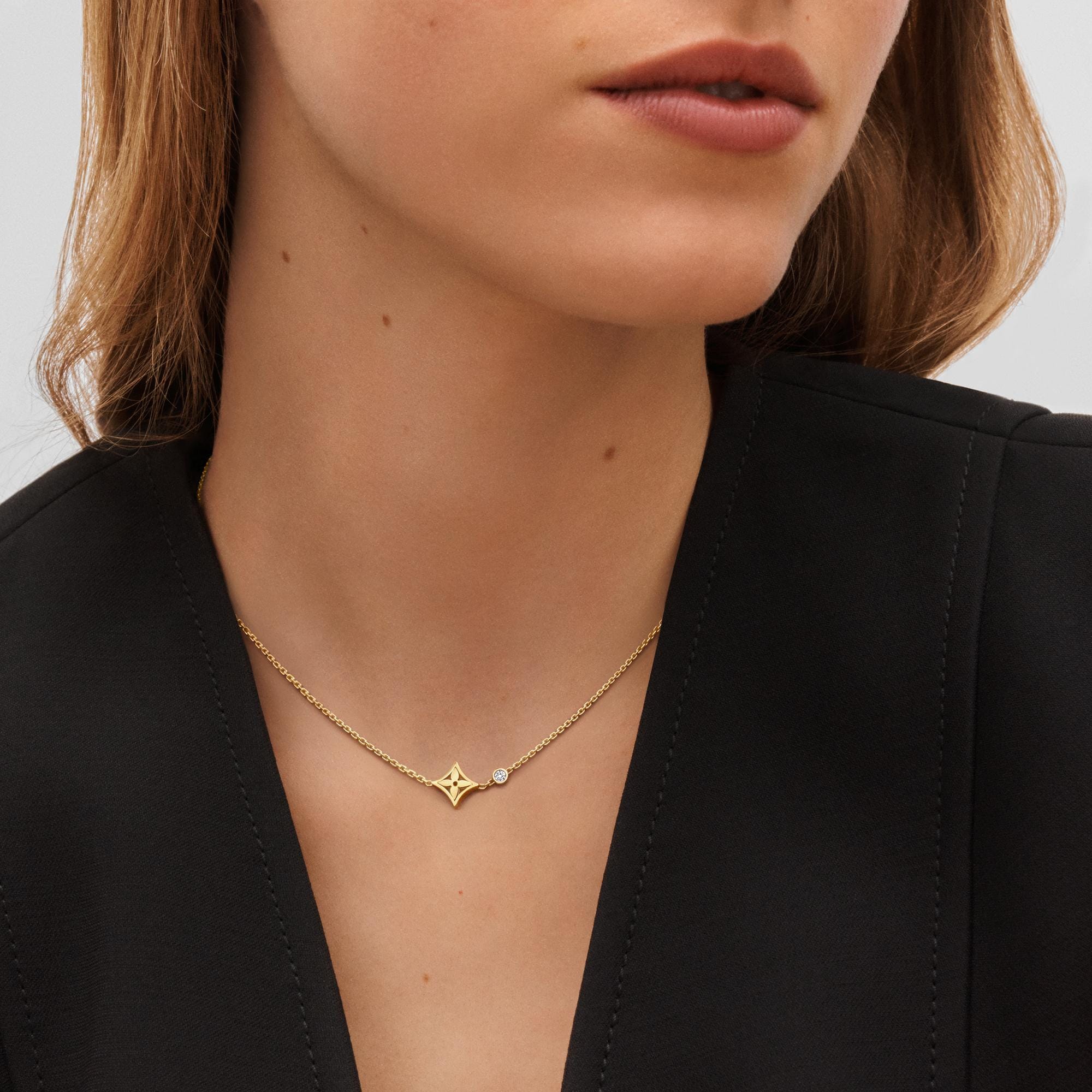 Pendente Monogram Idylle, oro giallo e diamanti  Gioielli Categorie Tutta la Gioielleria | LOUIS VUITTON (Zoom prodotto)