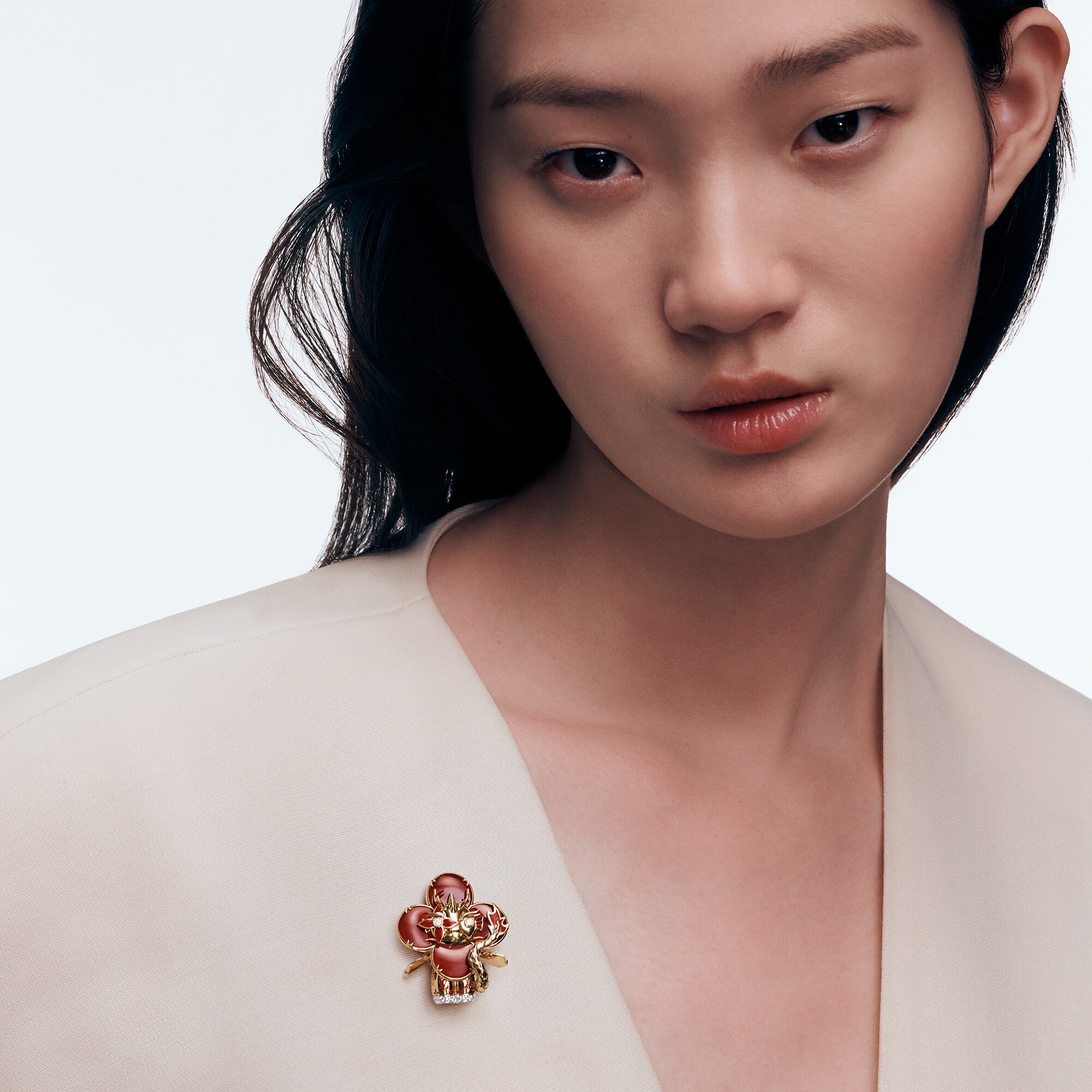 Pendente Vivienne Dragon, oro giallo, oro bianco, smalto, diamanti e gemme colorate  Les Extraordinaires Gioielli Collane e Ciondoli | LOUIS VUITTON (Zoom prodotto)