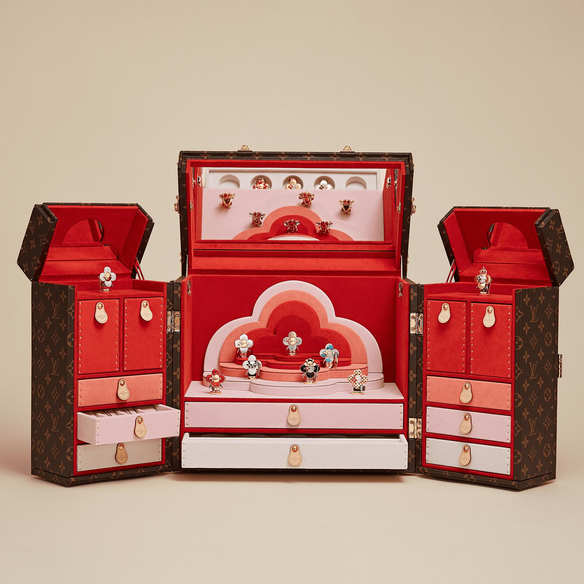 Pendente Vivienne Rainbow, oro bianco, giallo e rosa, diamanti e gemme colorate  Gioielli Categorie Tutta la Gioielleria | LOUIS VUITTON (Zoom prodotto)