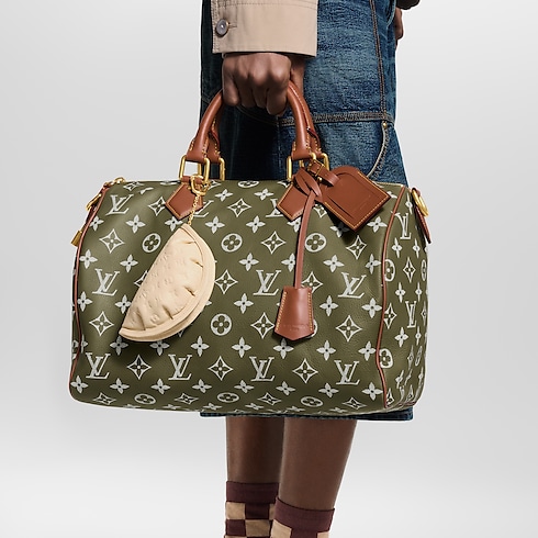 Pochette con catenella Gyoza autres_cuirs_monogram Uomo Portafogli e Piccola Pelletteria Tutti i Portafogli e Piccola Pelletteria | LOUIS VUITTON (Zoom prodotto)