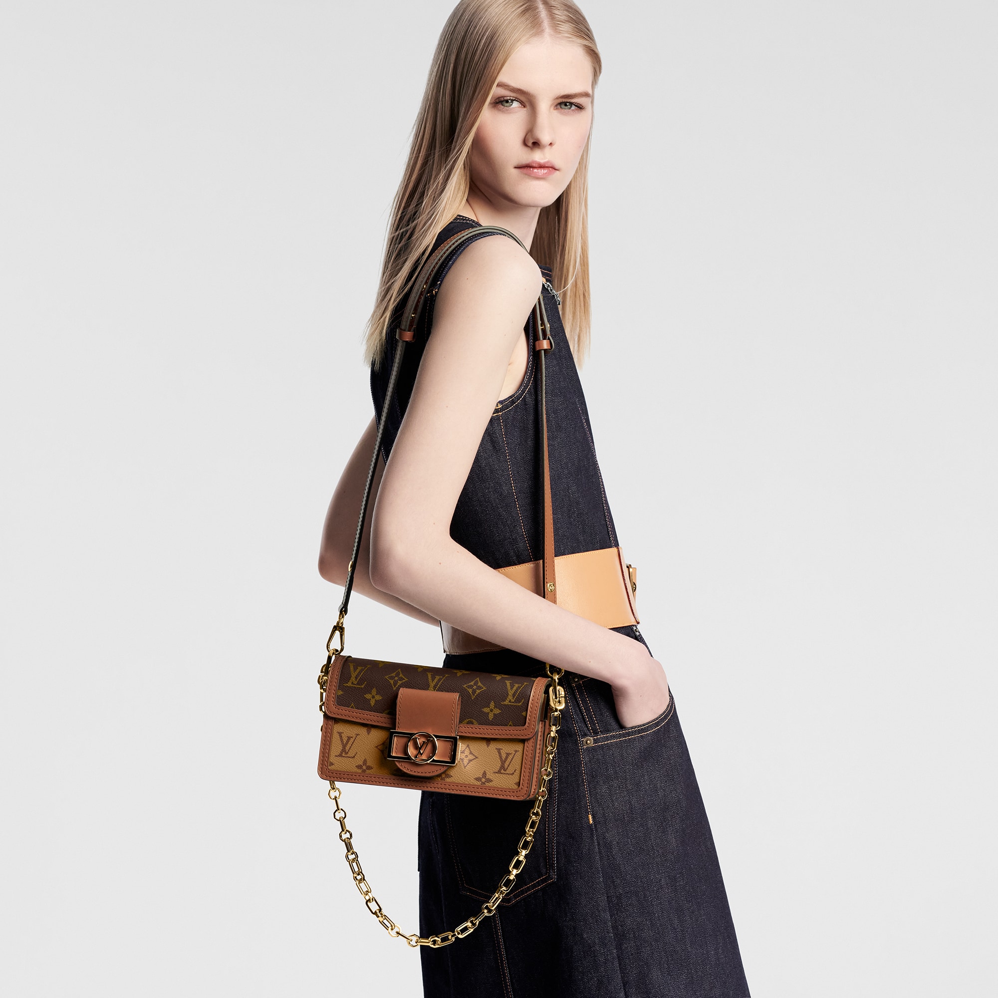 Pochette Dauphine East West Monogram Reverse Canvas Donna Borse da Donna Tutte le collezioni | LOUIS VUITTON (Zoom prodotto)