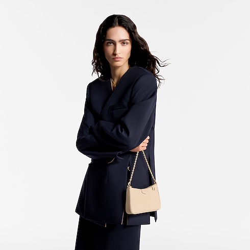 Pochette Easy Pouch On Strap Pelle Monogram Empreinte Donna Portafogli e Piccola Pelletteria Tutti i Portafogli e Piccola Pelletteria | LOUIS VUITTON (Zoom prodotto)