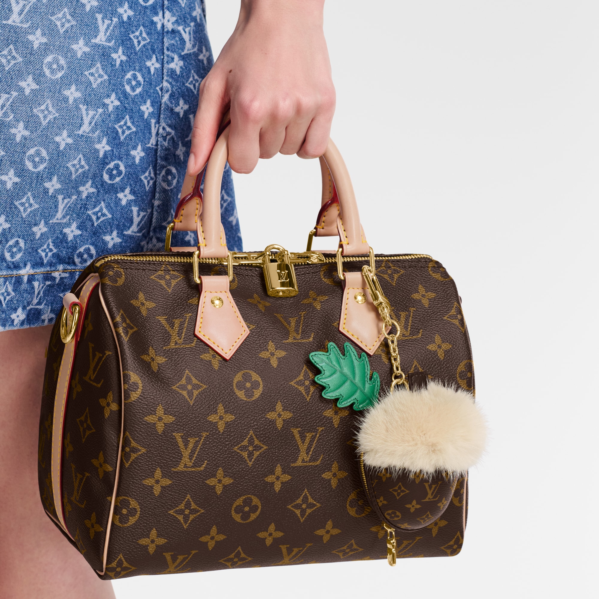 Pochette LV Acorn S00 Donna Accessori Portachiavi e Charms per Borse | LOUIS VUITTON (Zoom prodotto)