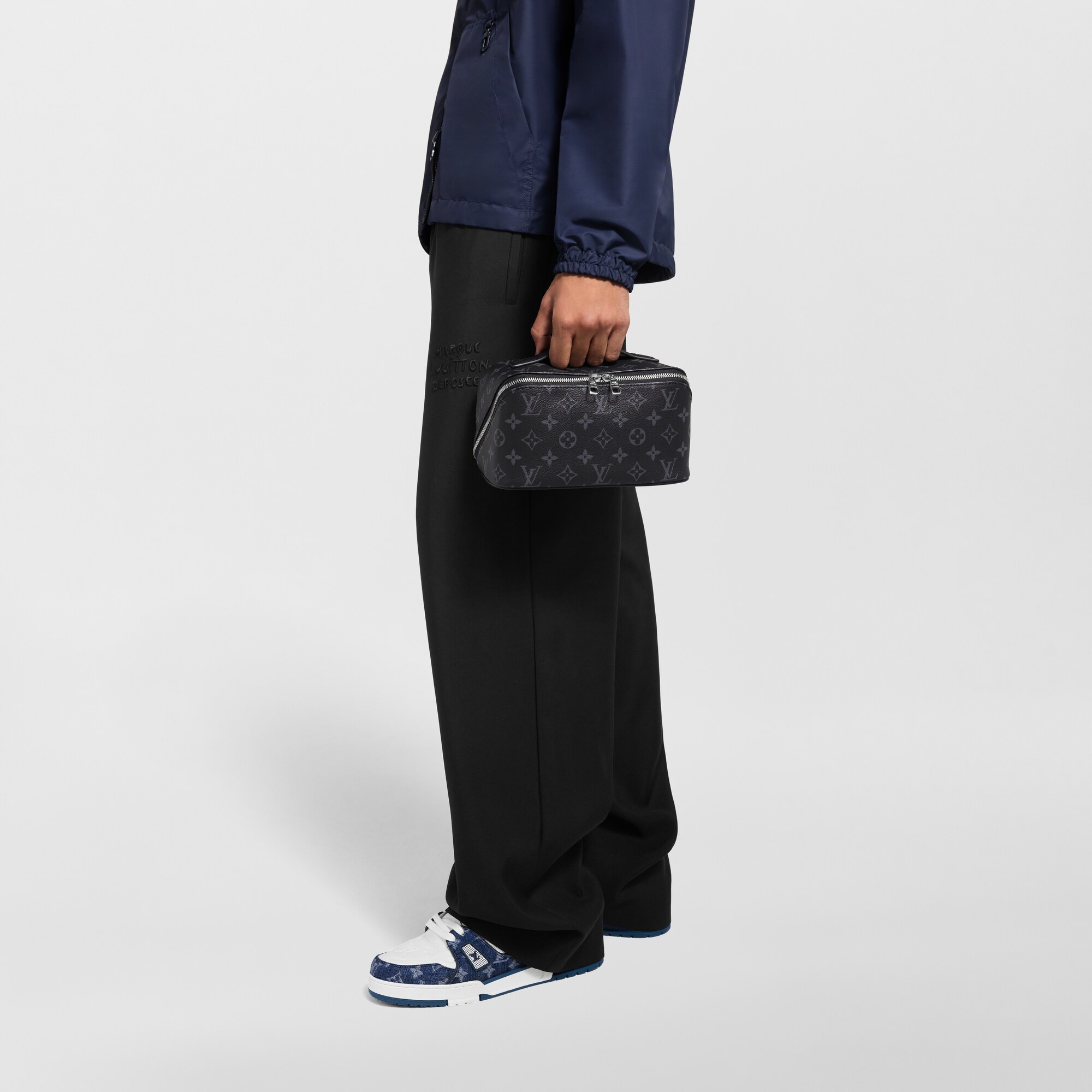 Pochette Toiletry Tela Monogram Eclipse Uomo Viaggio Accessori da Viaggio | LOUIS VUITTON (Zoom prodotto)