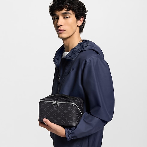 Pochette Toiletry Tela Monogram Eclipse Uomo Viaggio Accessori da Viaggio | LOUIS VUITTON (Zoom prodotto)