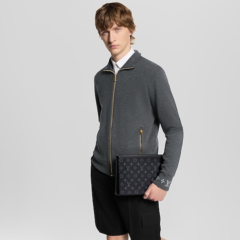 Pochette Voyage MM Monogram Eclipse Novità Ramadan Ramadan Selection for Him | LOUIS VUITTON (Zoom prodotto)