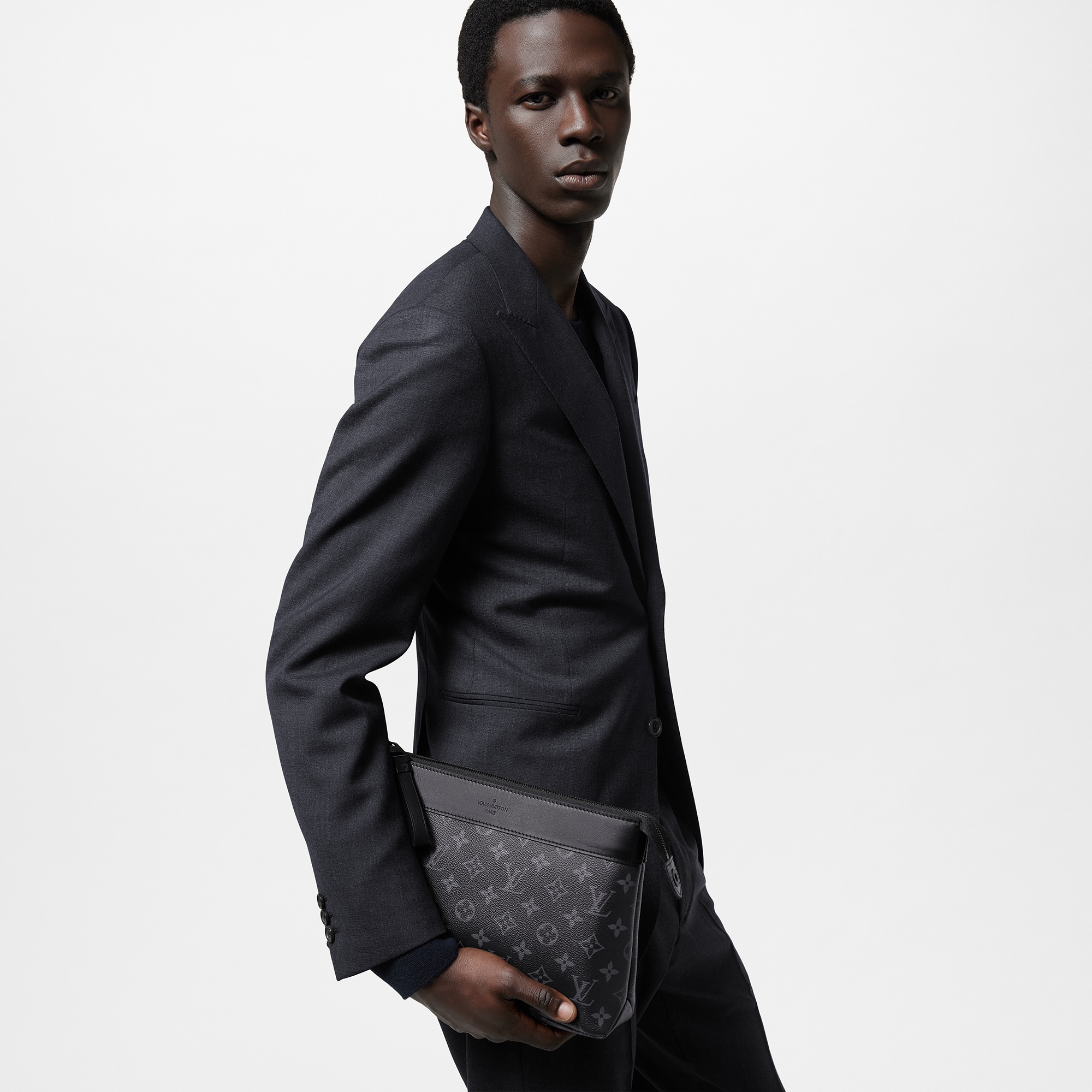Pochette Voyage Souple Monogram Eclipse Uomo Portafogli e Piccola Pelletteria Pochette | LOUIS VUITTON (Zoom prodotto)
