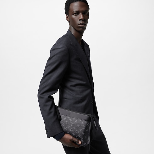 Pochette Voyage Souple Monogram Eclipse Novità Per gli uomini New Formal | LOUIS VUITTON (Zoom prodotto)