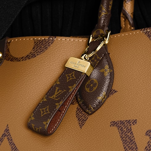 Portachiavi Dragonne Tela Monogram Donna Accessori Portachiavi e Charms per Borse | LOUIS VUITTON (Zoom prodotto)